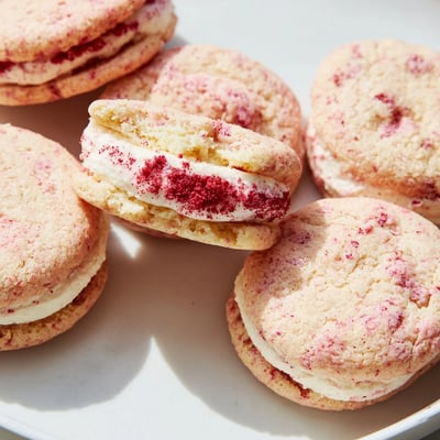 Strawberry Cheesecake Cookies